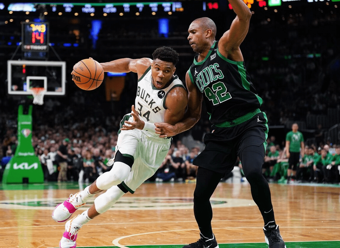 九游体育-雄鹿队防守崩盘，惨遭对手狂轰猛炸，所有历史说明没有大小广告音乐.-九游体育