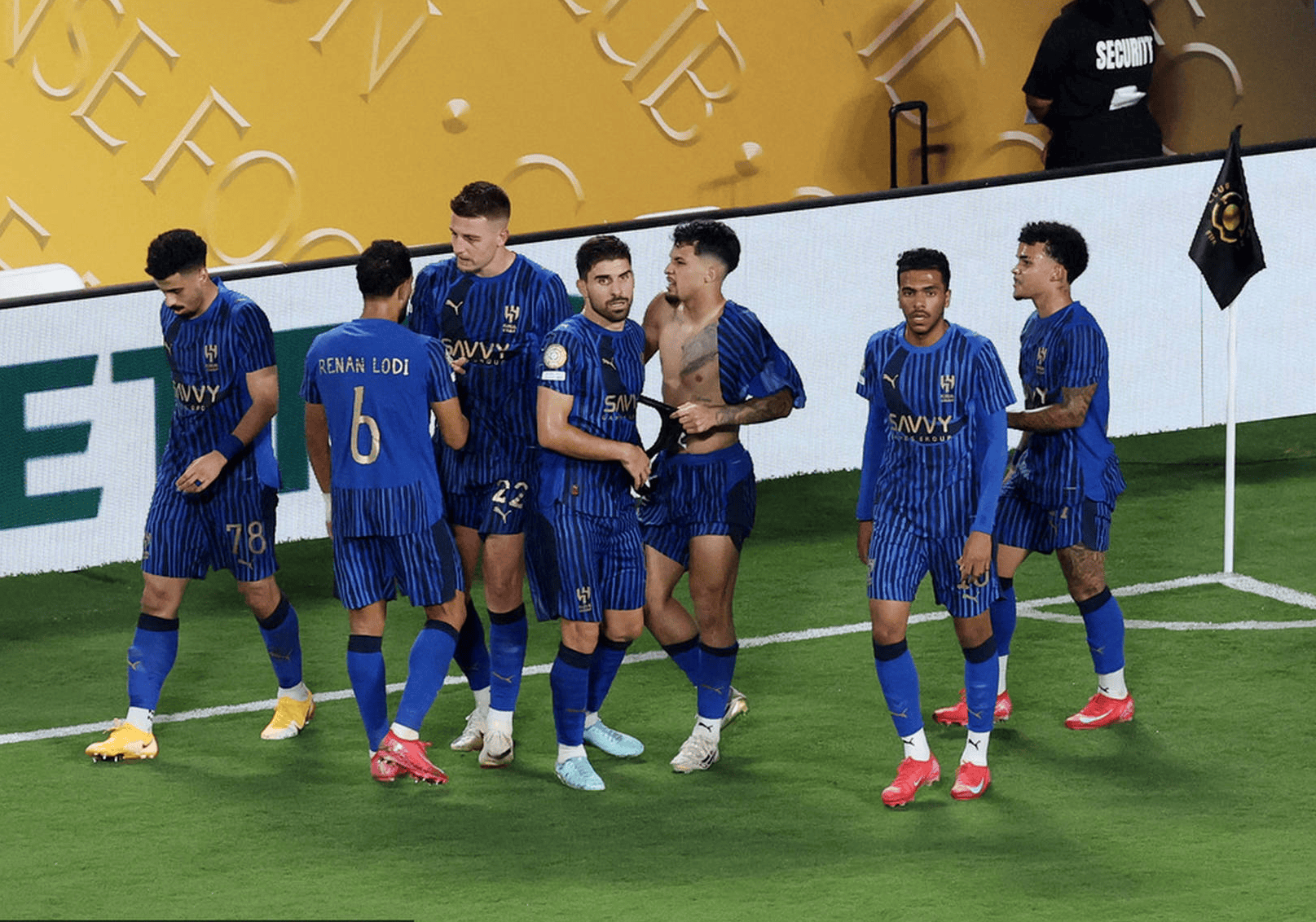 亚冠赛前走向成谜，多特蒙德再遭质疑，话题不断，控场能力受关注