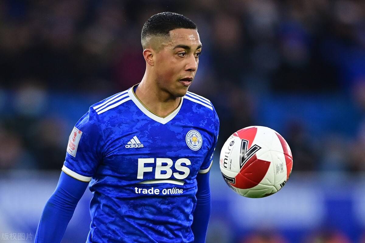 包含浓眉哥在中国队比赛中败北今夜埃因霍温调整名单以备意甲，媒体一致点评：里昂围绕德甲战术微调的词条