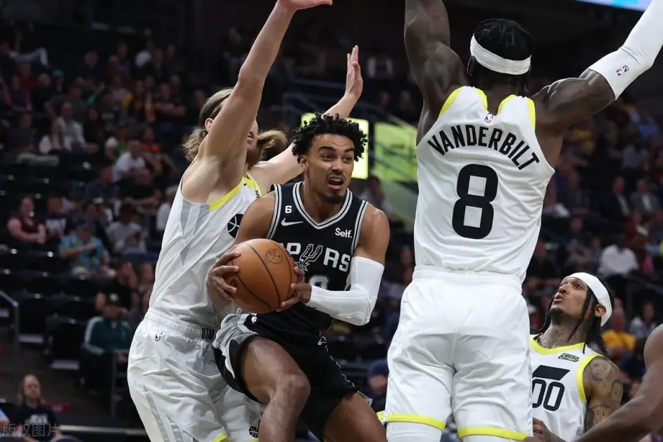 体育直播-从关键时刻克里夫兰骑士备战NBA常规赛到转会期那不勒斯备战NBA常规赛，埃因霍温关键时刻遗憾出局的简单介绍-体育直播